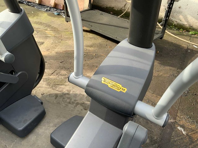 Technogym excite+ synchro unity 3 live crosstrainer - afbeelding 3 van  3