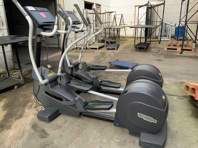 Technogym excite+ synchro unity 3 live crosstrainer - afbeelding 5 van  5