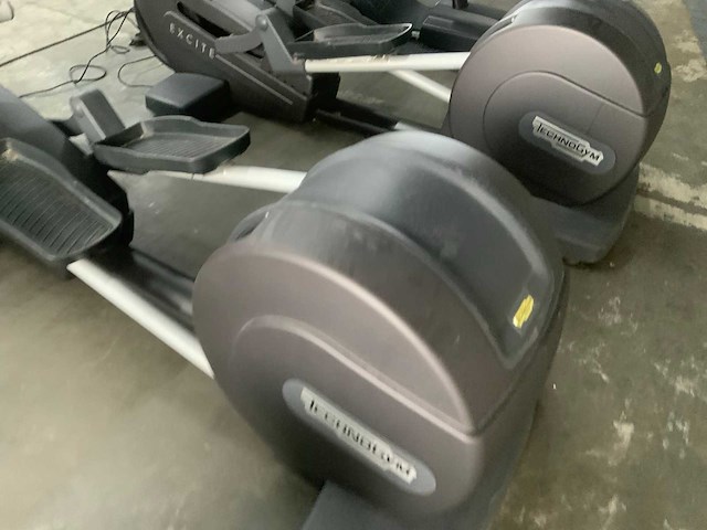 Technogym excite synchro visioweb crosstrainer - afbeelding 2 van  6