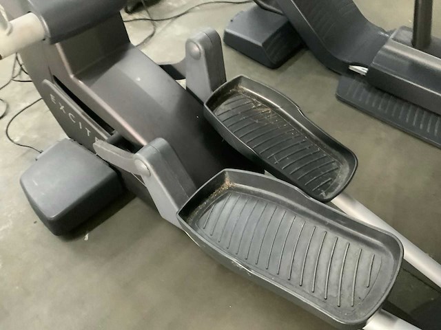 Technogym excite synchro visioweb crosstrainer - afbeelding 3 van  7