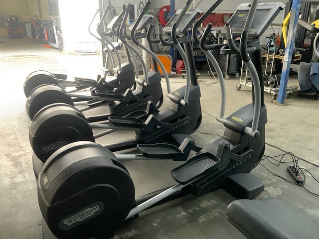 Technogym excite synchro visioweb crosstrainer - afbeelding 7 van  7