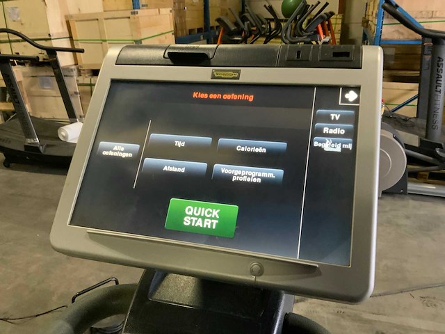 Technogym excite synchro visioweb crosstrainer - afbeelding 2 van  6