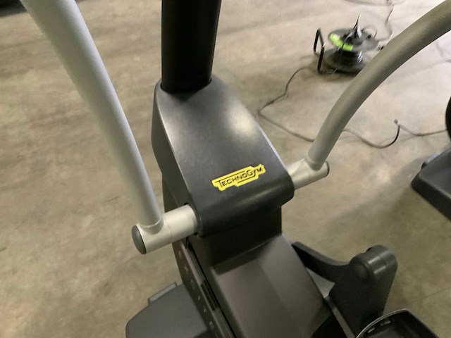 Technogym excite synchro visioweb crosstrainer - afbeelding 5 van  6