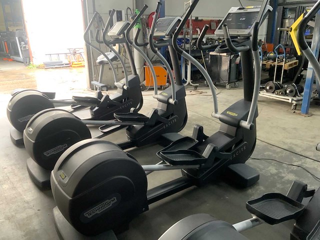 Technogym excite synchro visioweb crosstrainer - afbeelding 6 van  6
