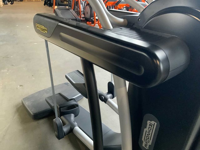 Technogym excite vario 1000 unity 3 live crosstrainer - afbeelding 4 van  6