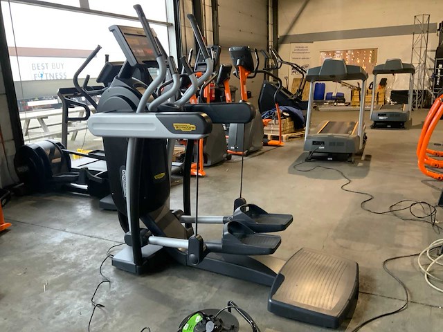Technogym excite vario 1000 unity 3 live crosstrainer - afbeelding 2 van  5
