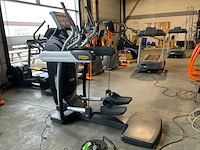 Technogym excite vario 1000 unity 3 live crosstrainer - afbeelding 2 van  5