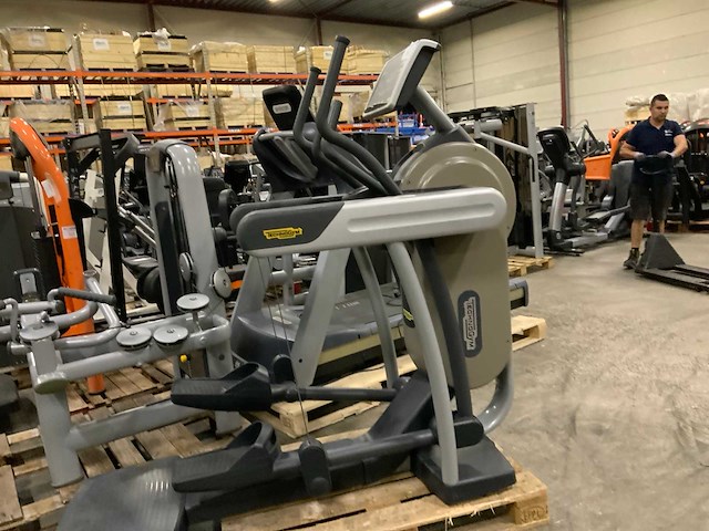 Technogym excite vario 500 led crosstrainer - afbeelding 1 van  5