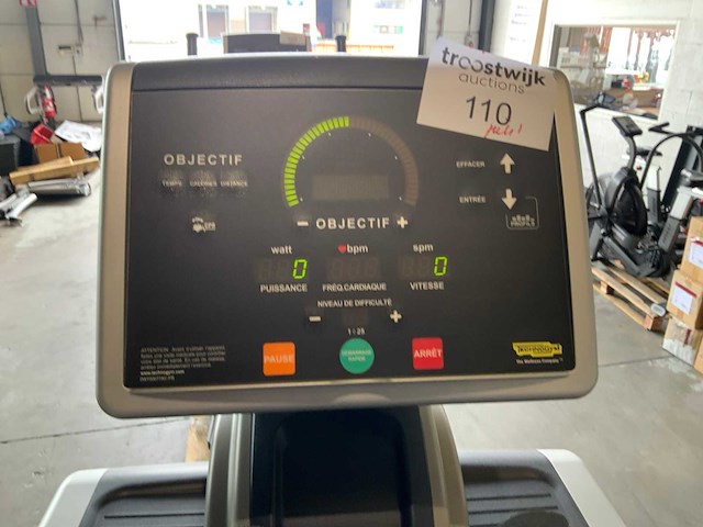 Technogym excite vario 500 led crosstrainer - afbeelding 4 van  5