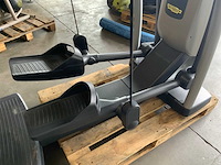 Technogym excite vario 500 led crosstrainer - afbeelding 3 van  8