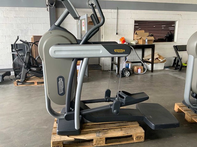 Technogym excite vario 500 led crosstrainer - afbeelding 4 van  8