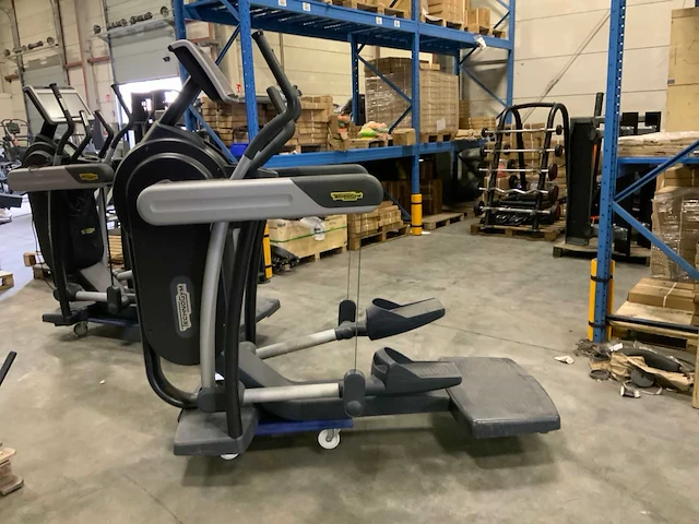 Technogym excite vario 500 led krachtstation - afbeelding 1 van  5