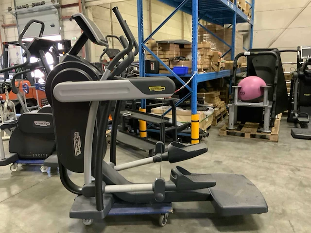 Technogym excite vario 500 led krachtstation - afbeelding 1 van  5