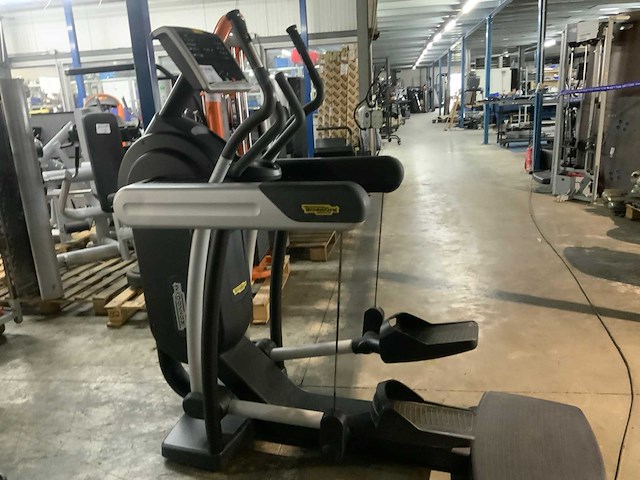 Technogym excite vario 700 led crosstrainer - afbeelding 1 van  5