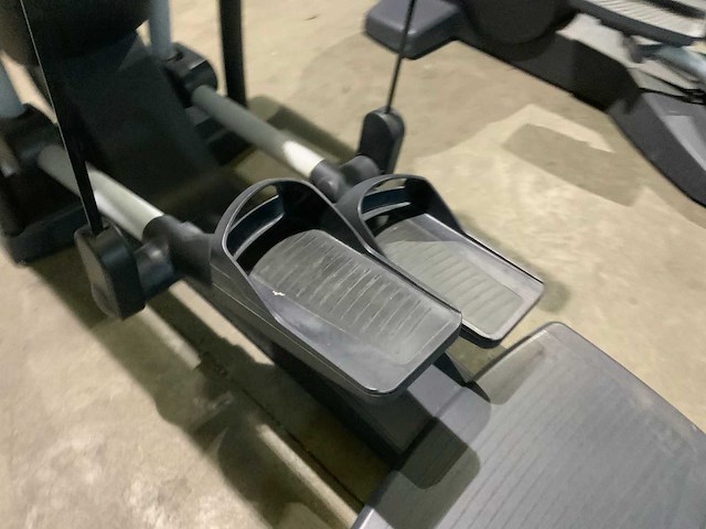 Technogym excite vario 700 led crosstrainer - afbeelding 3 van  5