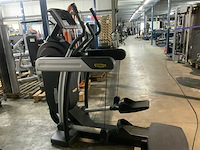 Technogym excite vario 700 led crosstrainer - afbeelding 1 van  4