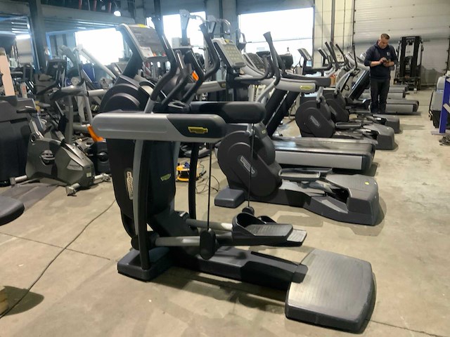 Technogym excite vario 700 led crosstrainer - afbeelding 2 van  5