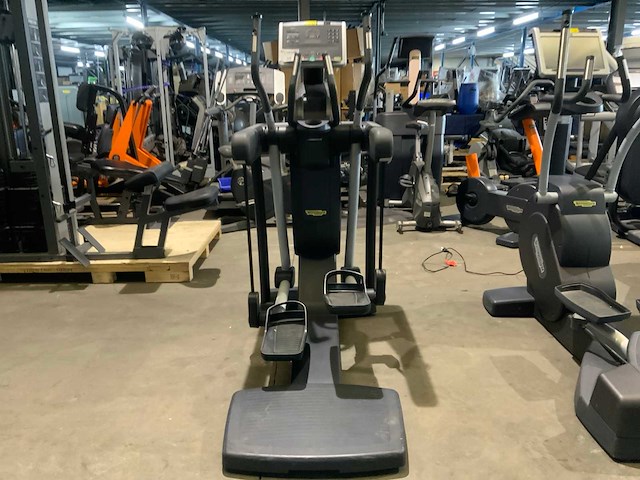 Technogym excite vario 700 led crosstrainer - afbeelding 3 van  5