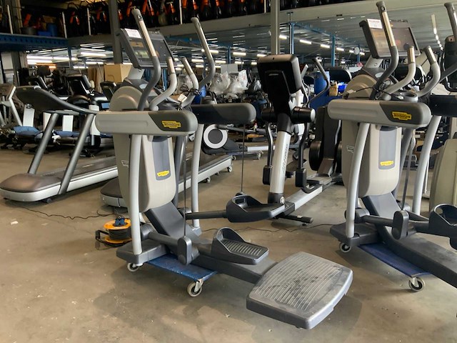 Technogym excite+ vario unity 3 live crosstrainer - afbeelding 1 van  3