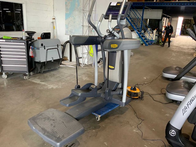 Technogym excite+ vario unity 3 live crosstrainer - afbeelding 3 van  3