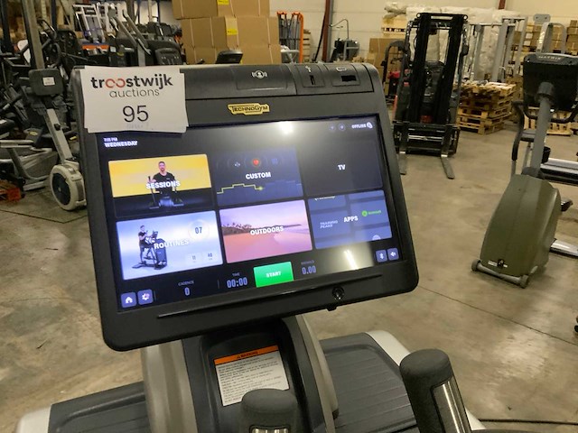 Technogym excite vario unity 3 live crosstrainer - afbeelding 4 van  5