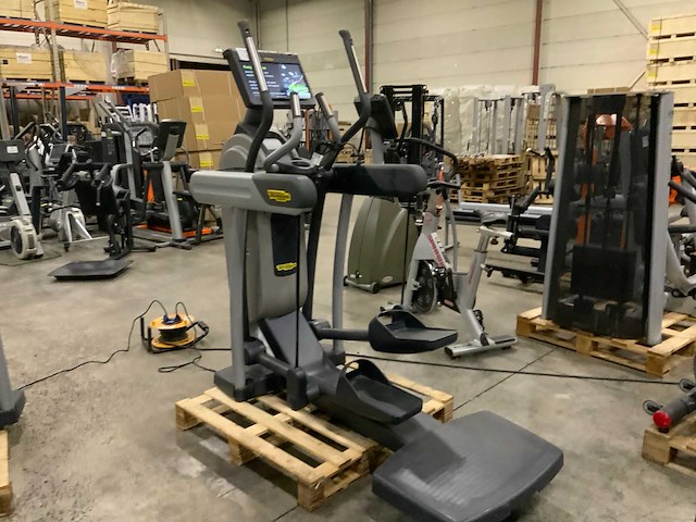 Technogym excite vario unity 3 live crosstrainer - afbeelding 1 van  5