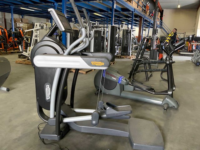 Technogym excite+ vario unity3 live crosstrainer - afbeelding 1 van  6
