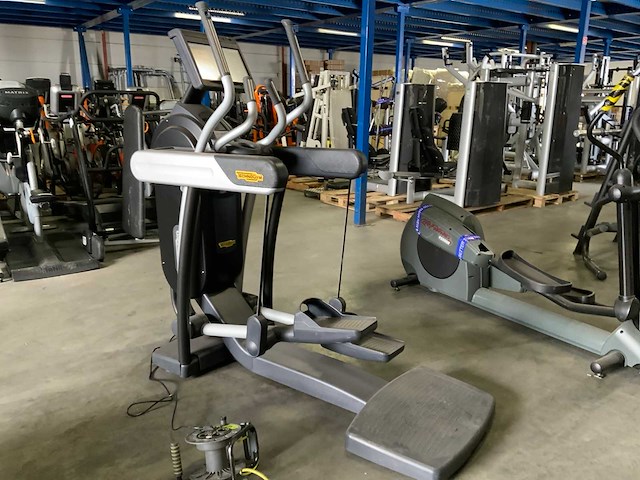 Technogym excite+ vario unity3 live crosstrainer - afbeelding 2 van  3