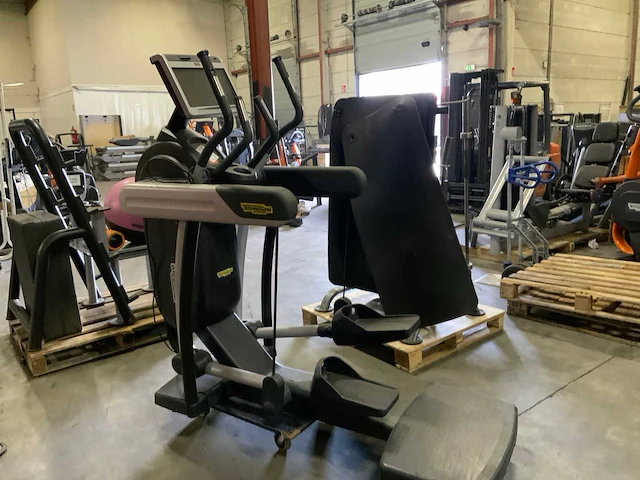 Technogym excite vario visioweb krachtstation - afbeelding 2 van  5
