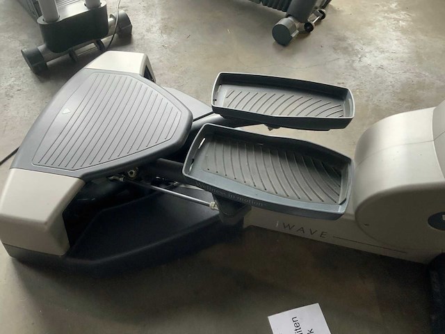 Technogym excite wave 700 led crosstrainer - afbeelding 4 van  5