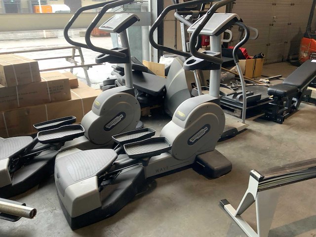 Technogym excite wave 700 led crosstrainer - afbeelding 1 van  5