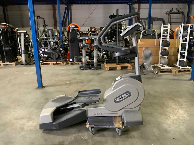 Technogym excite wave 700 led crosstrainer - afbeelding 1 van  4