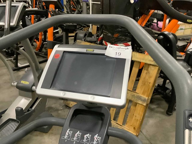 Technogym excite wave 700ie tv crosstrainer - afbeelding 4 van  5