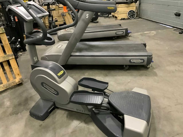Technogym excite wave 700ie tv crosstrainer - afbeelding 5 van  5