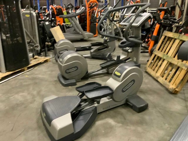 Technogym excite wave 700ie tv crosstrainer - afbeelding 1 van  5