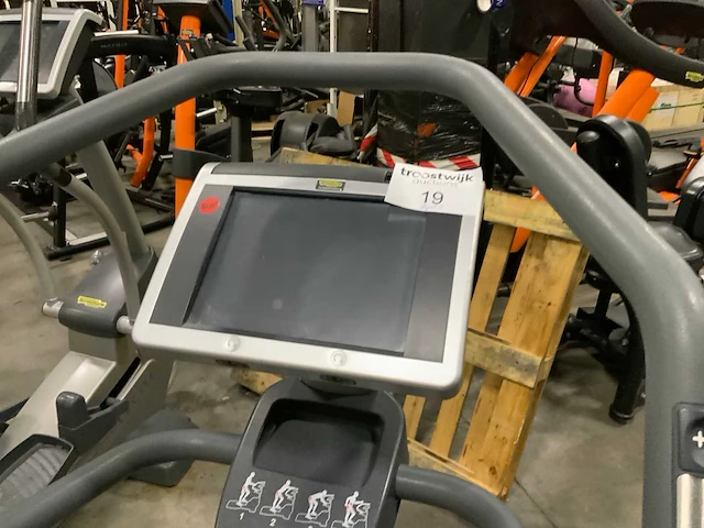 Technogym excite wave 700ie tv crosstrainer - afbeelding 4 van  5