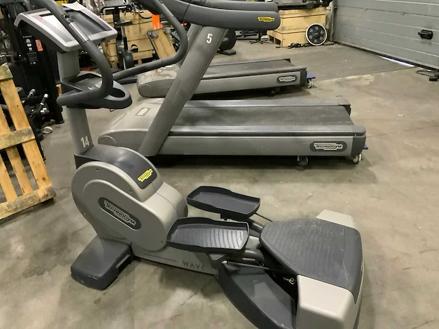 Technogym excite wave 700ie tv crosstrainer - afbeelding 5 van  5
