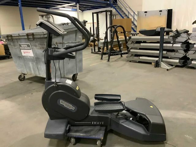 Technogym excite wave 700led crosstrainer - afbeelding 1 van  5