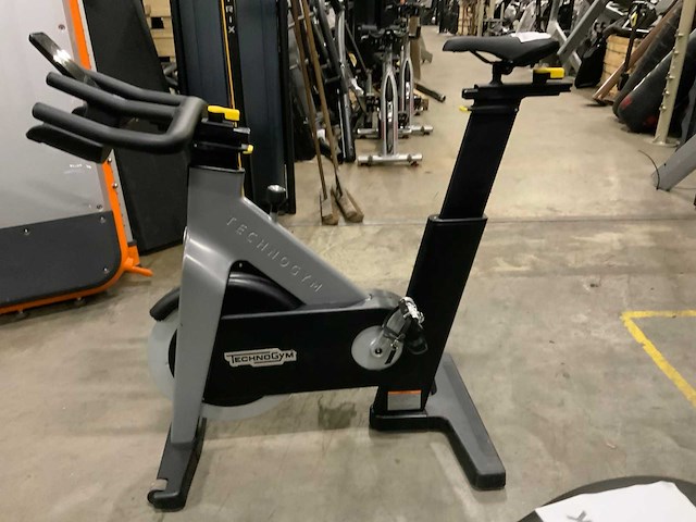 Technogym groupcycle connect spinningbike - afbeelding 1 van  7