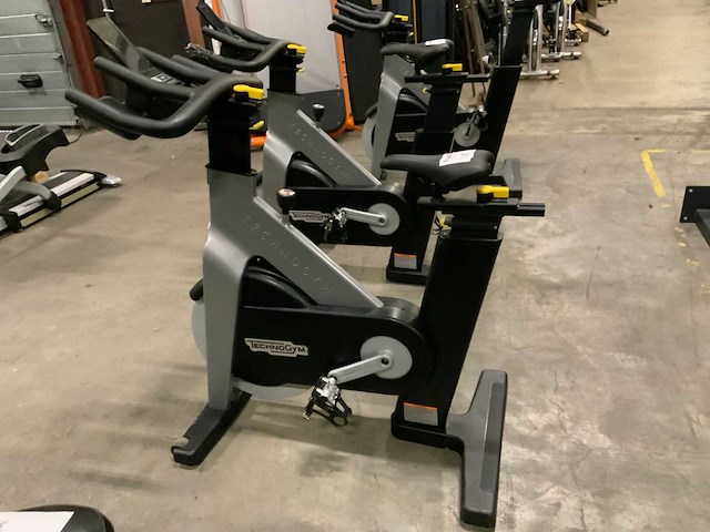 Technogym groupcycle connect spinningbike - afbeelding 1 van  6