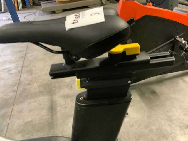 Technogym groupecycle connect spinningbike - afbeelding 2 van  6