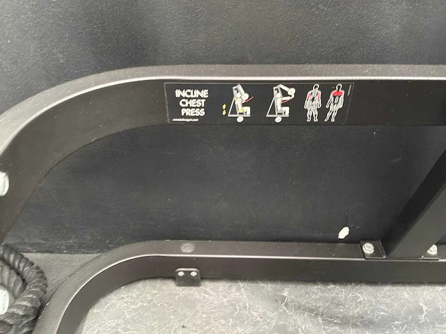 Technogym incline chest press multi-gym - afbeelding 6 van  6