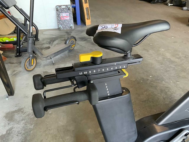 Technogym interactive uprightbike spinningbike - afbeelding 3 van  8