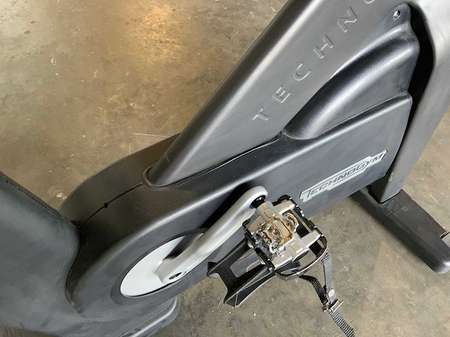 Technogym interactive uprightbike spinningbike - afbeelding 5 van  8