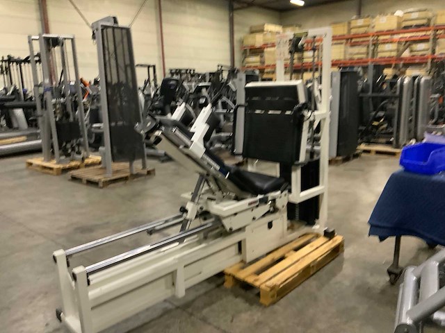 Technogym isotonic legpress krachtstation - afbeelding 5 van  6