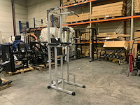 Technogym isotonic legraise chin dip krachtstation - afbeelding 2 van  5