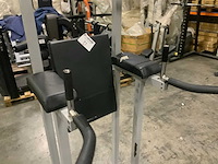 Technogym isotonic legraise chin dip krachtstation - afbeelding 3 van  5
