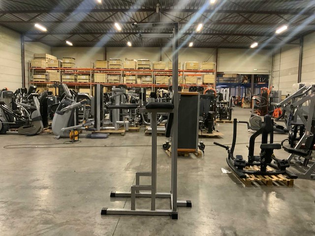 Technogym isotonic legraise chin dip krachtstation - afbeelding 5 van  5