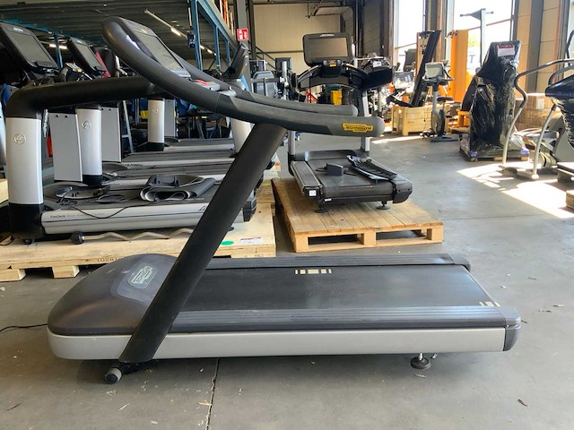 Technogym jog 600 tv unit3 loopband - afbeelding 1 van  6