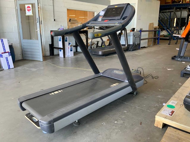 Technogym jog 600 tv unit3 loopband - afbeelding 4 van  6